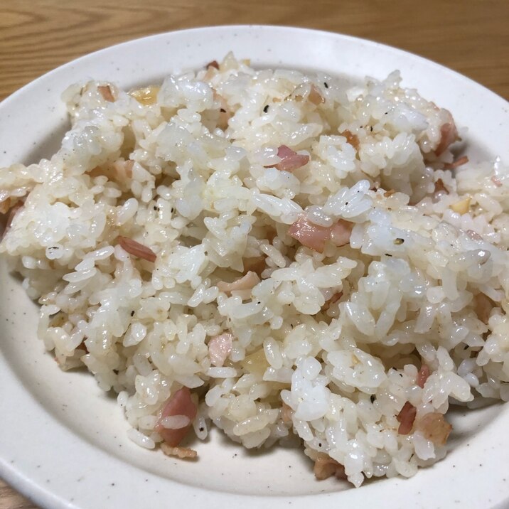 シンプルなチャーハン